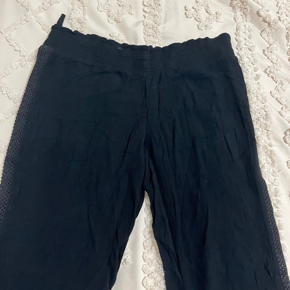 Elegant Black Flare Pants - Picture 2 of 6